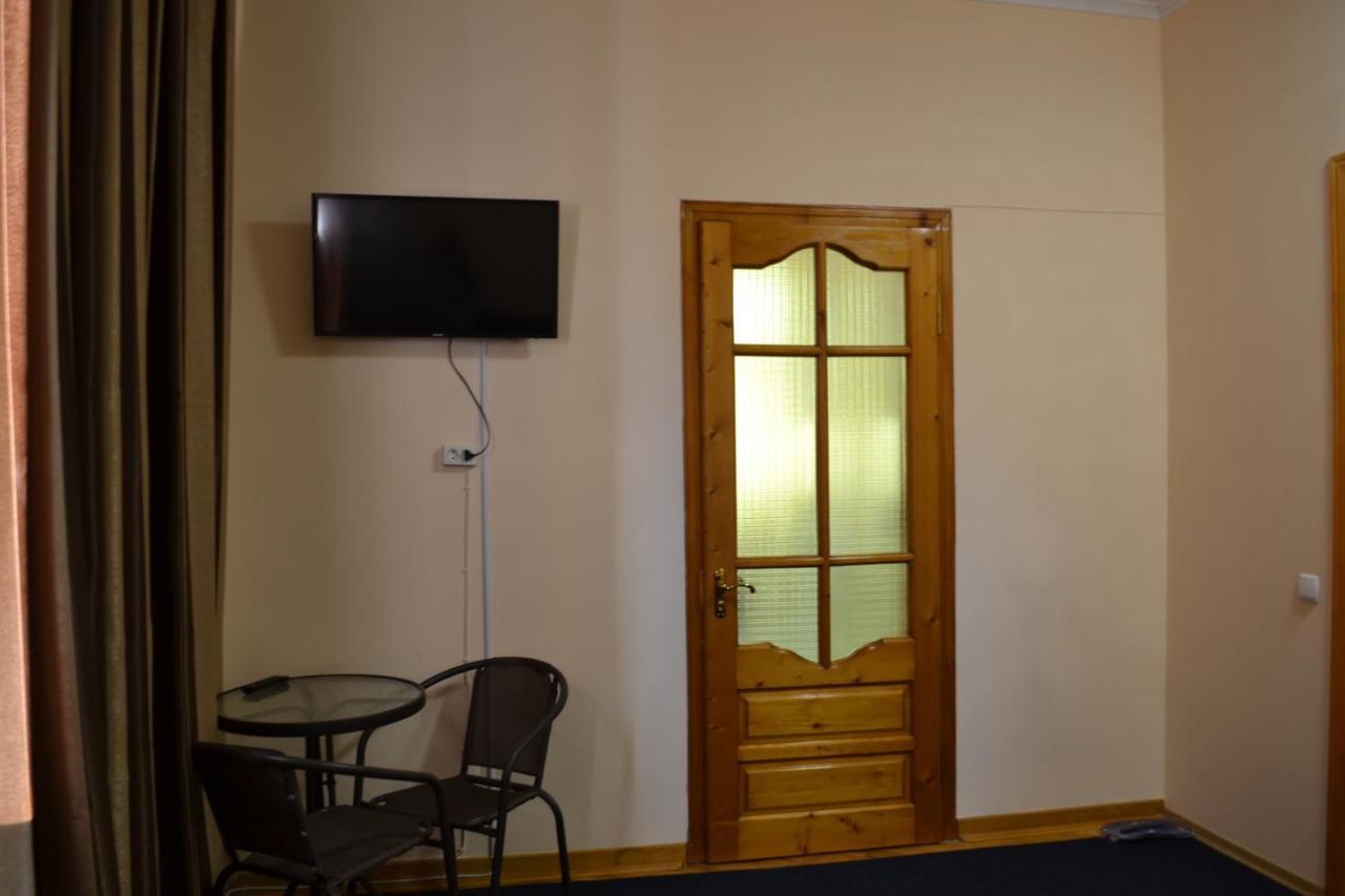 Art Hotel Chernivtsi Exterior photo